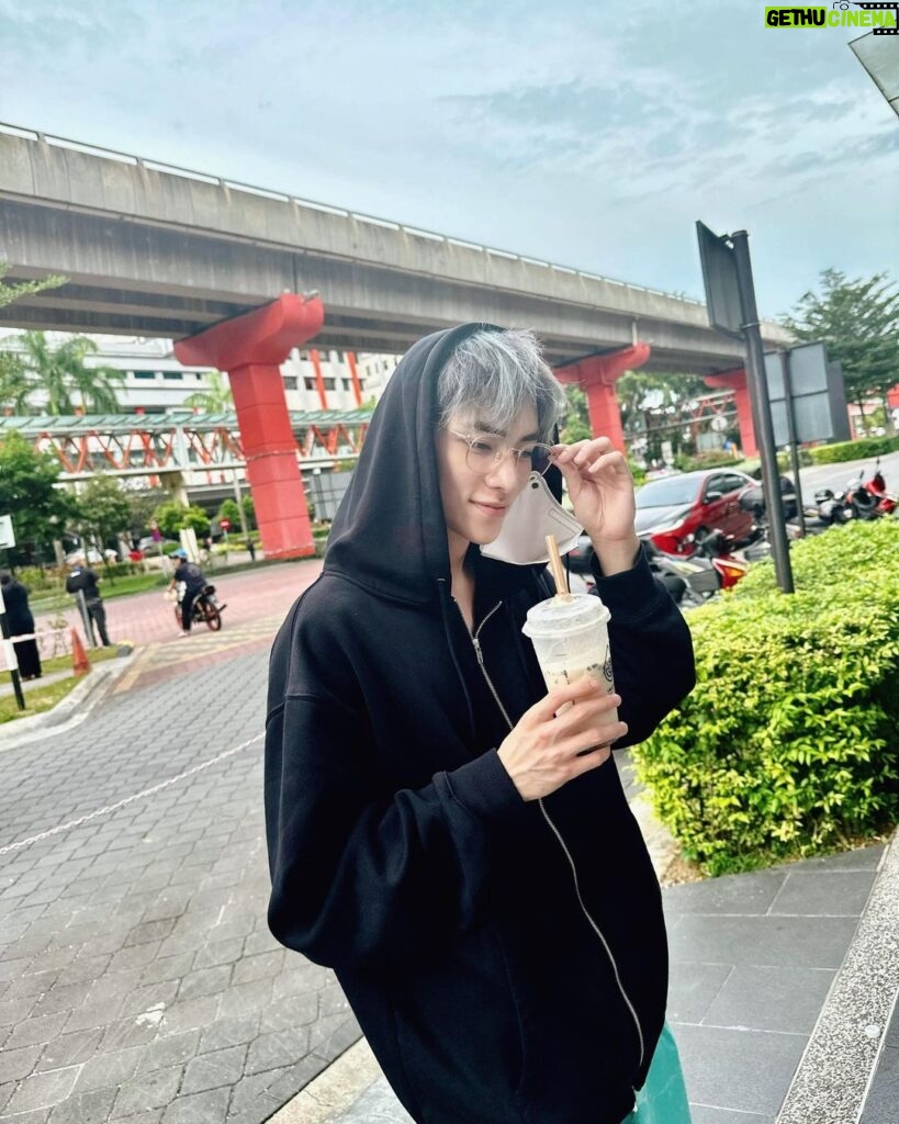 Xiaojun Instagram - Good times in Malaysia💚