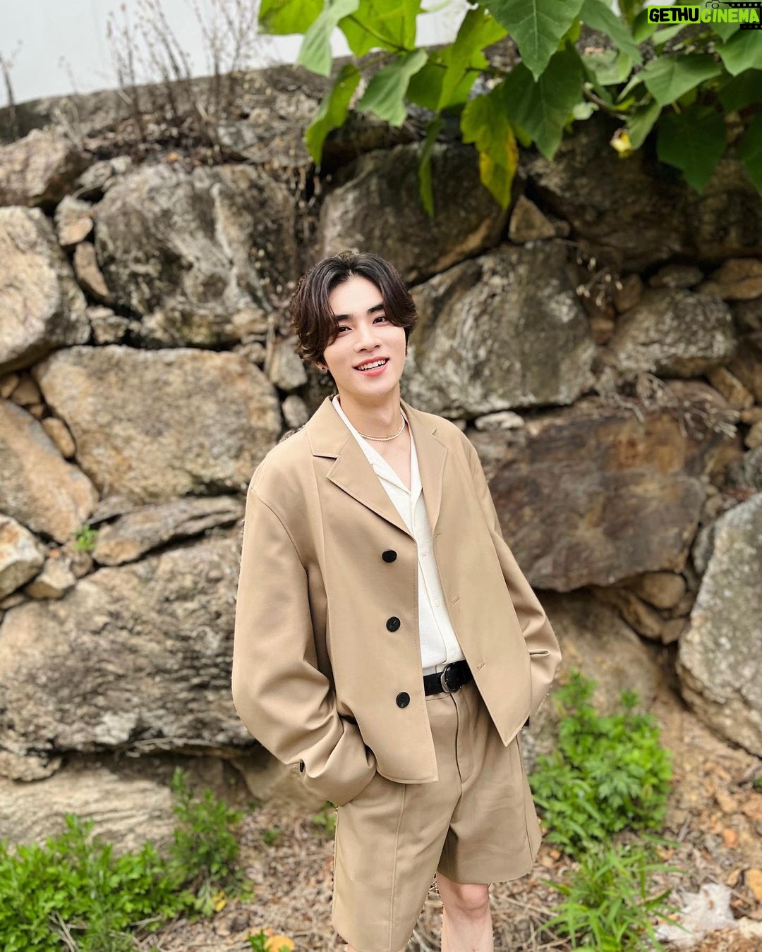 Xiaojun - 898.6K Likes - 🌧️