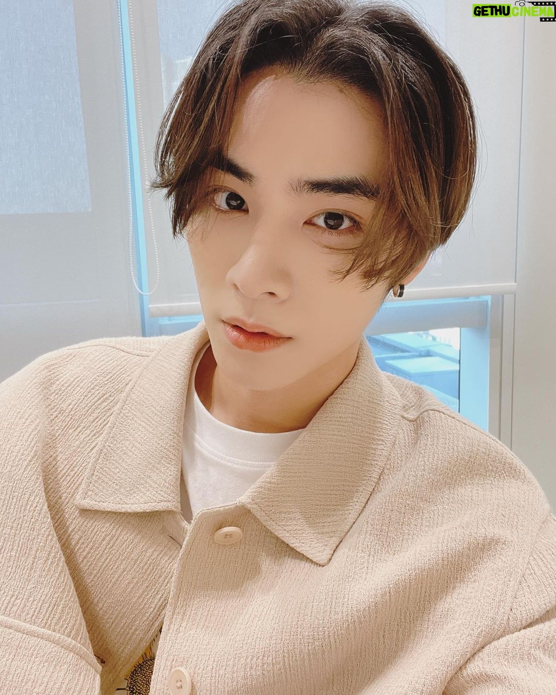 Xiaojun - 854.9K Likes -