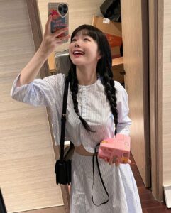 Xu Mengjie Instagram - 七夕~ 🌹🐬(˘❥˘)