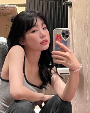 Xu Mengjie Instagram - 🪞✨