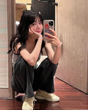 Xu Mengjie Instagram - 🪞✨