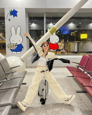Xu Mengjie Instagram - Bangkok, I’m coming ✈️～ ✧◝(⁰▿⁰)◜✧
🏝️⛱️🏄🏻‍♀️🍹🍤🥭✨🍄✨✨