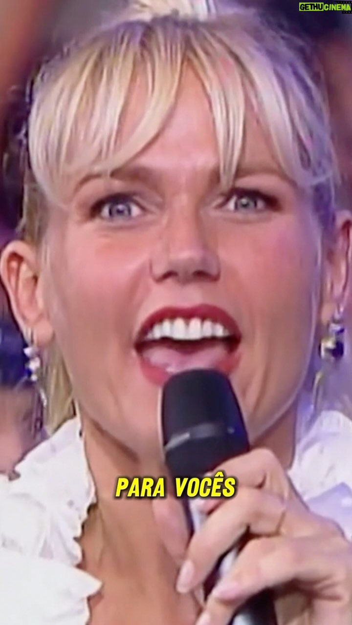 Xuxa Instagram - Aquele meme que já virou simpatia de ano novo 🤣✨ FELIZ 2024!!! 💋❌ Equipe X
