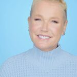 Xuxa Instagram - Aventura, emoção e muita diversão estão te esperando nos cinemas de todo Brasil! Da Illumination, o mesmo estúdio de Minions, vem aí #PatosFilme que estreia dia 4 de Janeiro somente nos cinemas, mas com algumas sessões disponíveis a partir do dia 1/01! Você não pode perder🦆🧡✨ @universalpicsbr #PatosFilme