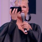 Xuxa Instagram - Bgda pela linda homenagem TikTokAwards ❤️💋❌