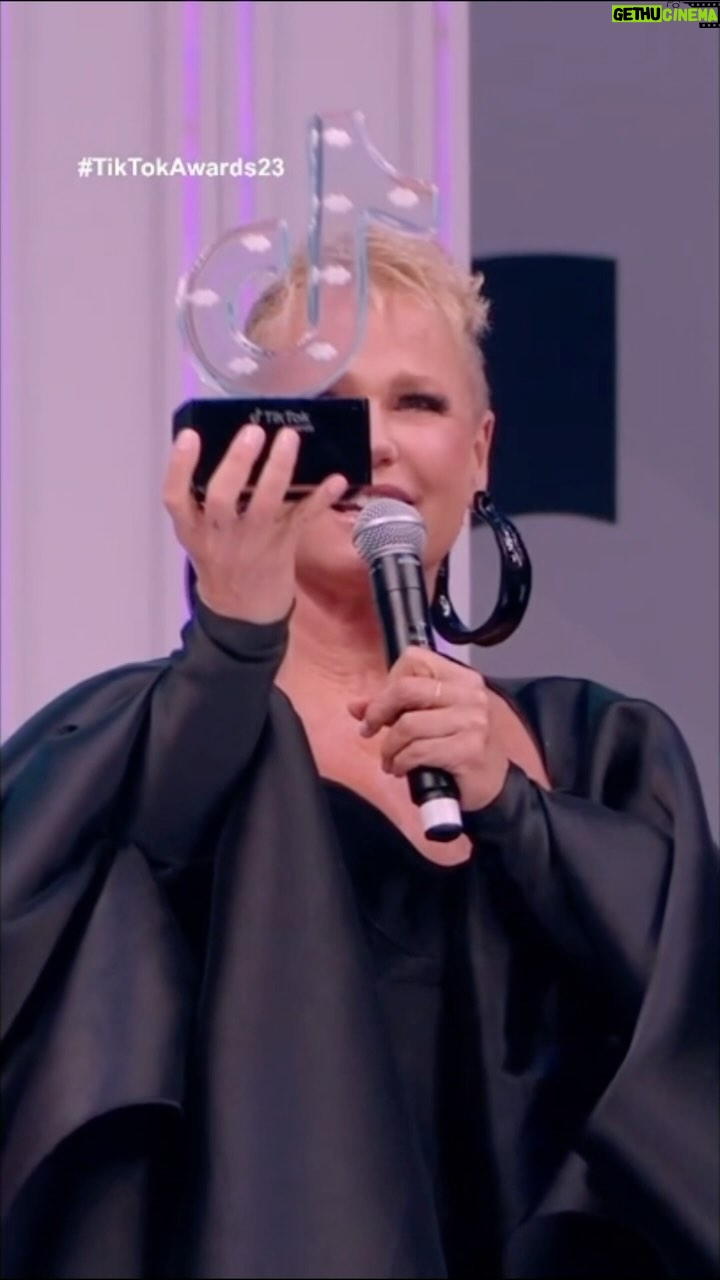Xuxa Instagram - Bgda pela linda homenagem TikTokAwards ❤️💋❌