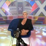 Xuxa Instagram - Eu voltei pra minha casa. Bgda pela torcida! Xuxa, O Documentário hj depois da estreia do BBB. 💋❌❤️ @tvglobo @globoplay
