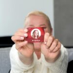 Xuxa Instagram - O presente pra minha amiga oculta @angelicaksy foi proteção. Proteção de todos os lados, de todas as maneiras. É assim e é isso que eu desejo pra todas as pessoas que tb desejam o nosso bem. Ao meu amigo oculto @_ailtonkrenak um beijo bem carinhoso, obgda pelo presente. E a toda galera do @showdavida , bgda por tudo, por terem feito parte do meu 2023. Foi simplesmente fantástico estar perto de vcs. ❤️❌💋 📸 @bladmeneghel