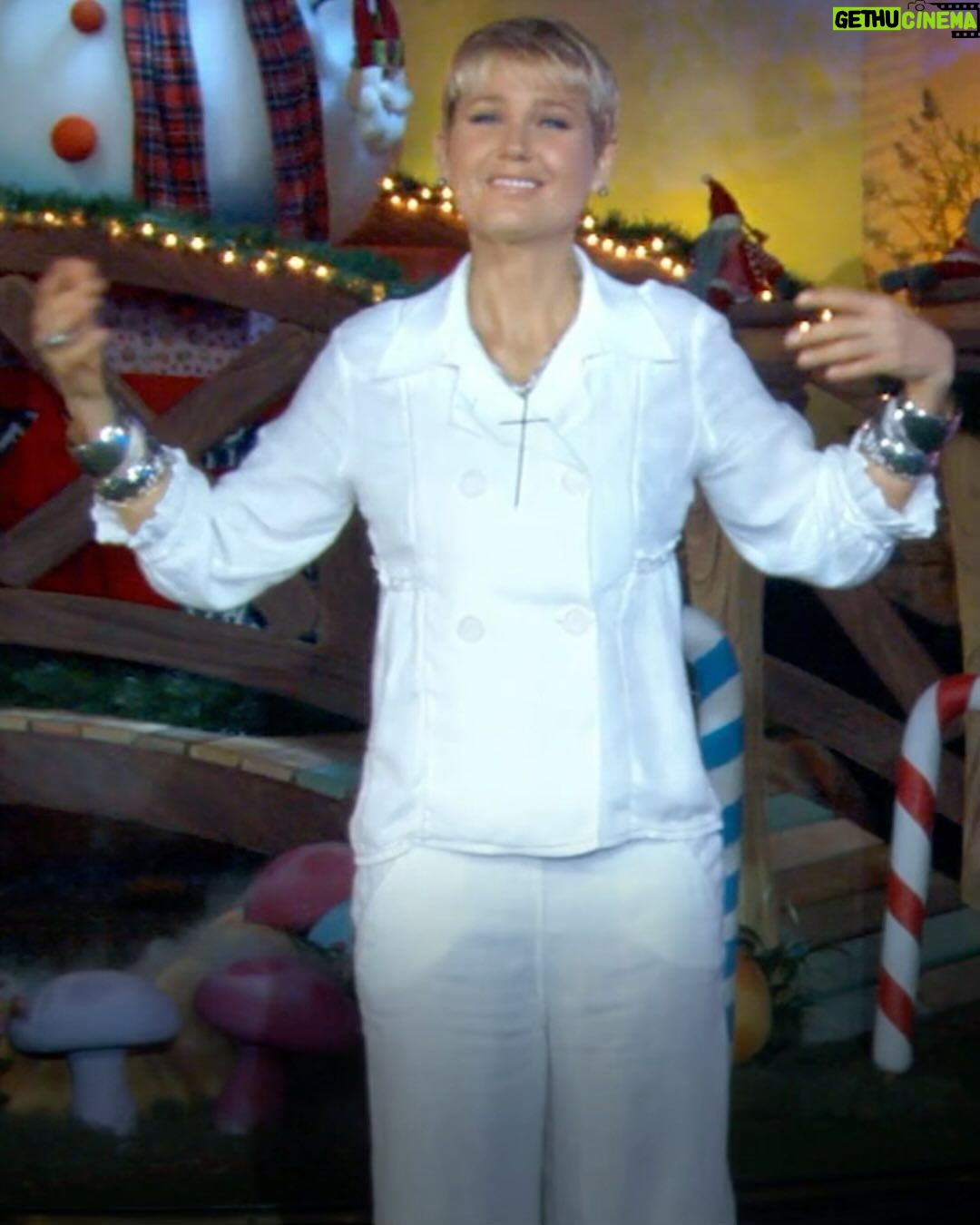 Xuxa Instagram - Vem que está chegando o Natal… ✨🎄 A playlist do Spotify “Xuxa - As Melhores” tá recheada de clássicos natalinos da nossa loira (link nos stories) 🎅🎶❌ @somlivre Equipe X