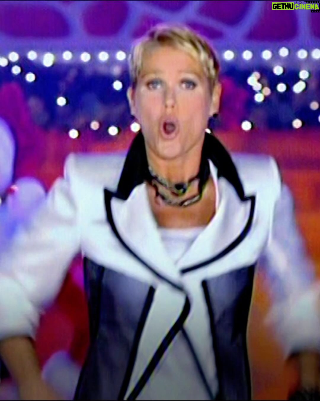 Xuxa Instagram - Vem que está chegando o Natal… ✨🎄 A playlist do Spotify “Xuxa - As Melhores” tá recheada de clássicos natalinos da nossa loira (link nos stories) 🎅🎶❌ @somlivre Equipe X