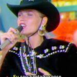Xuxa Instagram - Uma gaúcha no samba 😂🥳 Um pouquinho da alegria contagiante que eram os carnavais no Xou da Xuxa ✨💋 Equipe X