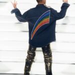 Xuxa Instagram - Vc tá pronto pra viajar nessa nave de nostalgia comigo? Vc sabe como o Natal é especial pra mim e sempre fez parte da minha história… E pra relembrar tantos momentos especiais eu convido vc a reviver essas boas histórias com a minha coleção em parceria com a @reserva e @reversaoficial. Uma linha com frases e desenhos que fizeram parte da minha e da sua história tb! Tudo feito com muito carinho só pra vc! Conheça a coleção completa no site da @reserva ou clicando no link da minha bio. Use o meu cupom: XUXARSV