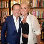 Xuxa Instagram - Noite de lançamento do novo livro de @marthamedeirosreal, “Do Sertão a Hollywood”. ❤️❤️ Fotos @bladmeneghel Equipe X Shopping Iguatemi