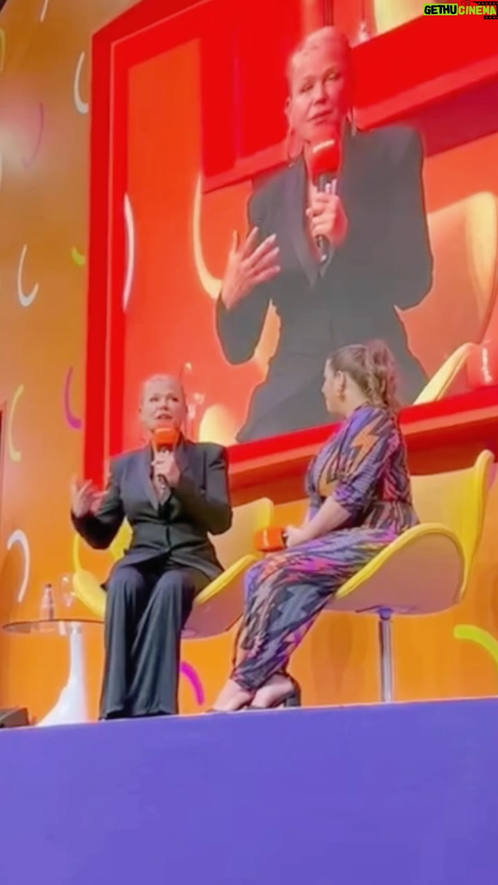 Xuxa Instagram - Vem muito aí! A loira participou do painel do @globoplay pra comentar sobre o documentário das Paquitas, que vai estrear em 2024, encerrando sua participação na #CCXP23. Foi lindo ❤💋❌ Equipe X
