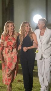 Xuxa Instagram - #ANGÉLICA50ETANTO 📺 Elas hablam mesmo! 😂 Hora de @angelicaksy, @xuxameneghel e @eliana se divertirem em um “verdade ou consequência?” com perguntas bem inusitadas 🗣️ Assista ao novo programa da Angélica quando quiser no @globoplay e toda quinta, às 22h15, no @gnt ✨