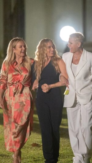 Xuxa Instagram - #ANGÉLICA50ETANTO 📺 Elas hablam mesmo! 😂 Hora de @angelicaksy, @xuxameneghel e @eliana se divertirem em um “verdade ou consequência?” com perguntas bem inusitadas 🗣️

Assista ao novo programa da Angélica quando quiser no @globoplay e toda quinta, às 22h15, no @gnt ✨