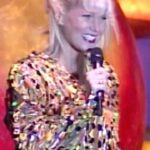 Xuxa Instagram - #TBT Em janeiro, todos vão poder cair na folia com a nossa loira no Festival Spanta! Para aquecer os motores, vamos relembrar essa performance de “Xuxalelê” no show realizado em Nova Friburgo em 1998 #TBTdaXuxa