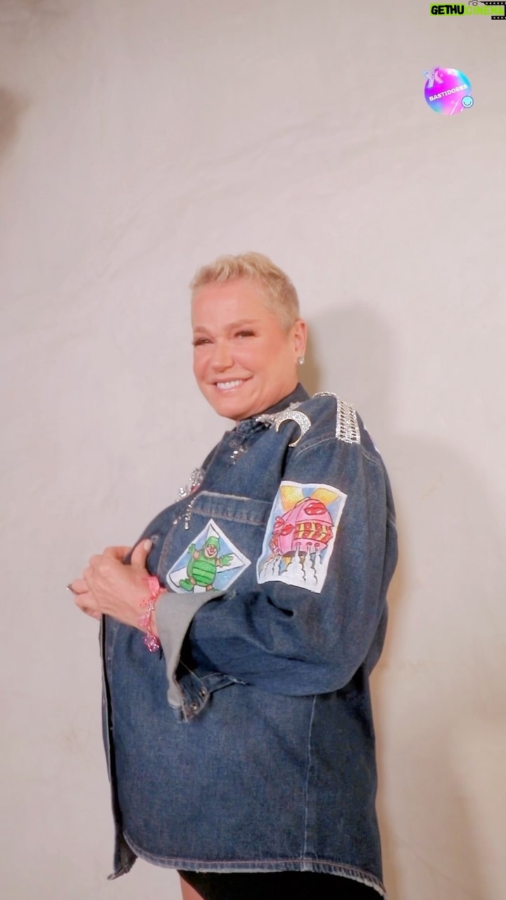 Xuxa Instagram - #XUXAVERSO 👑 A @xuxameneghel é tudo! ❤️ Olha só o lookinho da Rainha para o evento do Xuxaverso 😍