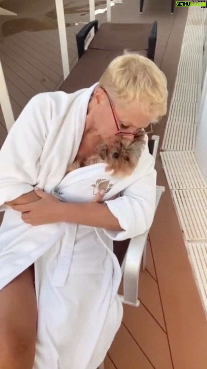 Xuxa Instagram - Doralice lice não vê a hora de viver tudo isso de novo 🐾🚢 chega logo @naviodaxuxa ❤️ Equipe X