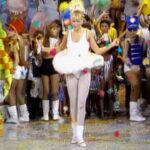 Xuxa Instagram - #tbt Algumas fantasias icônicas que a loira usou no Xou da Xuxa pra te inspirar no Carnaval 🥳✨ Qual é a sua preferida? Equipe X
