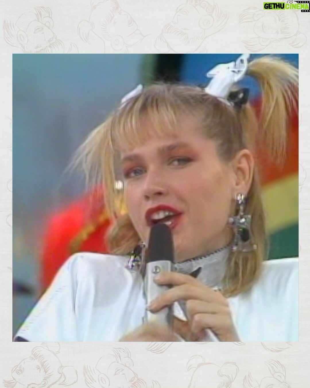 Xuxa Instagram - Na próxima quinta nossa loira vai estar na @ccxpoficial! Bora relembrar alguns dos motivos pra ela ser homenageada nesse mega evento geek? Arrasta pro lado e vem ver! ❤️❌ Equipe X #CCXP23