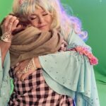 Xuxa Instagram - Por trás da mágica: um pouquinho dos bastidores de @umafadaveiomevisitar ✨🎬 Quem aí já foi ver nos cinemas? ❤❌ Equipe X