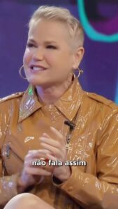 Xuxa Instagram - Aquele vídeo que podemos assistir mil vezes sem enjoar 🤣 Quem aí tb amou as histórias do Max? 🦜❤ Equipe X @rafaelportugal @multishow