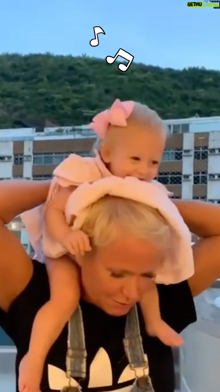 Xuxa Instagram - Maya, meu anjo… Queria muito de encher de beijos, dinda te ama! ❤️❌💋 @mayarosinha