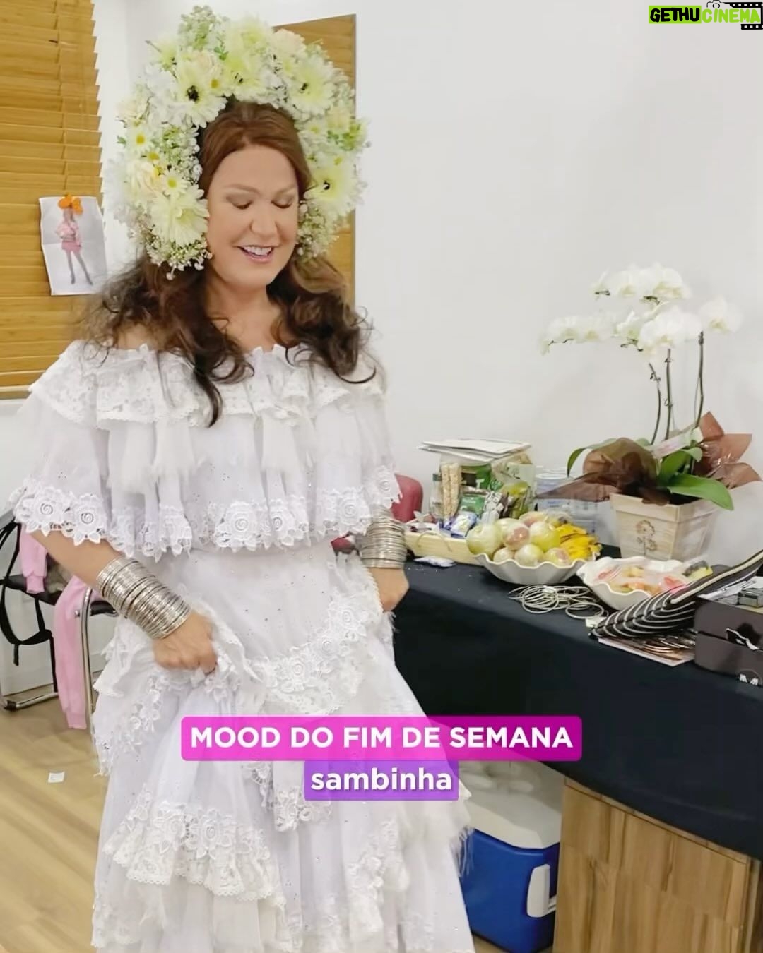 Xuxa Instagram - Qual desses é o seu mood preferido pra curtir o fds? 💃✨ Ah, e não esqueça de curtir @umafadaveiomevisitar nos cinemas 🥰🎬 Equipe X