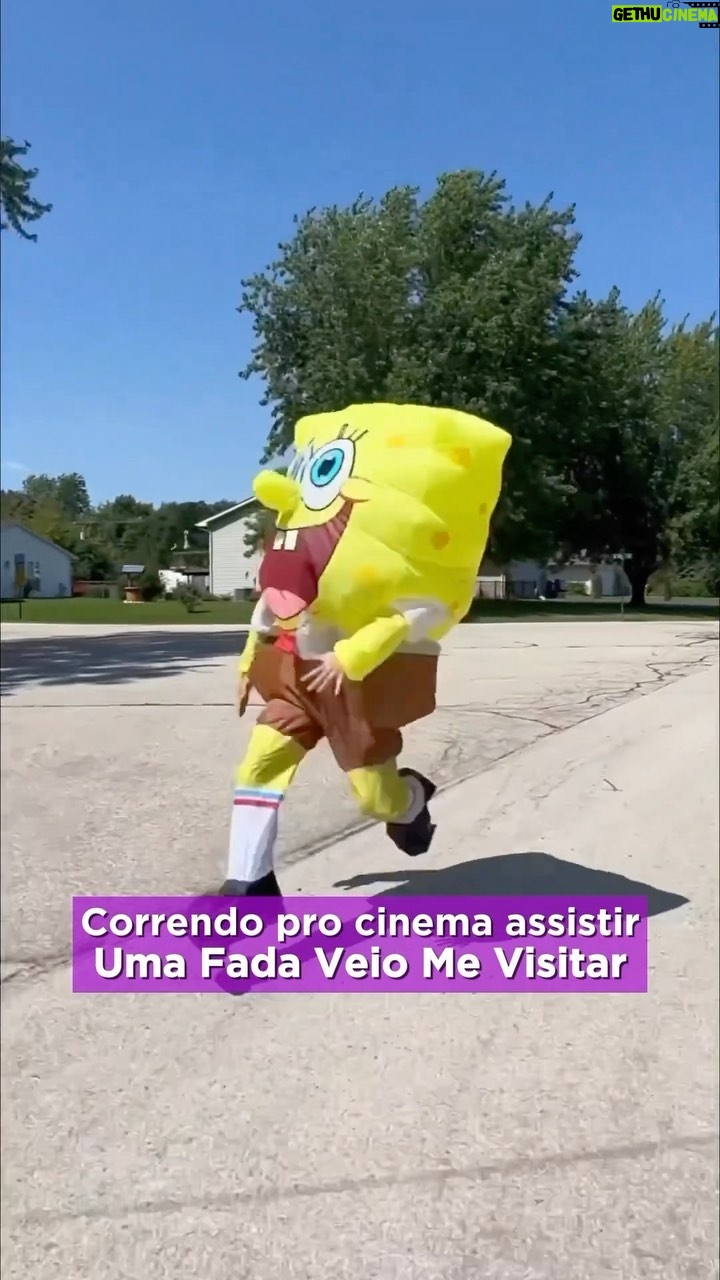 Xuxa Instagram - Tá todo mundo correndo pros cinemas assistir a estreia de @umafadaveiomevisitar 🏃🏃🏾♀️ Quem aí já assistiu? 🎬✨❤️ Equipe X