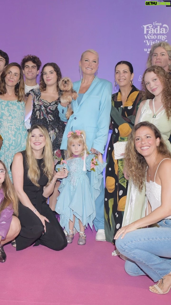 Xuxa Instagram - Mais um pouquinho da pré-estreia de @umafadaveiomevisitar 🧚🏻♀️❤️ Quem vai ver nas telonas??? 🥰 Estreia nesta semana dia 12, nos cinemas de todo o país. Equipe X