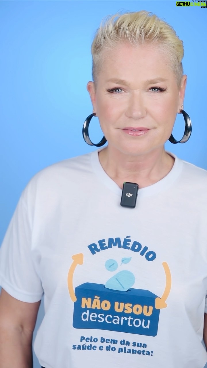 Xuxa Instagram - Você sabia que o descarte adequado de medicamentos é fundamental pra saúde do meio ambiente e pra sua também? 🌱 Quando o descarte de medicamentos vencidos, ou que sobraram de algum tratamento, é feito em locais inadequados, como no lixo comum, pia ou vaso sanitário, corremos o risco de afetar o solo e a água. Por isso, abracei a Campanha Remédio: não usou, descartou!, do Grupo Mulheres do Brasil e Ciência na Saúde. E hoje, eu te convido pra levar os seus medicamentos vencidos ou não utilizados para o descarte em postos de saúde, hospitais, farmácias e drogarias habilitadas. 💊💚 Para mais informações da Campanha e para saber os locais de descarte mais próximo de você, acesse o site https://ciencianasaude.org.br/descartecorreto/ Juntos, podemos e vamos fazer a diferença! ~ ~#DescarteCorreto #Medicamentos #Remédio #NãoUsouDescartou #DescarteCerto #Saúde #MeioAmbiente #CompartilheEssaIdeia #GrupoMulheresdoBrasil #CiênciaNaSaúde