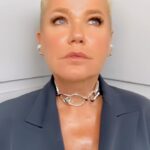 Xuxa Instagram – Pronta pro #FórumDaLongevidade da @bradescoseguros aqui em Sampa 💋💋❌
Look @gloriacoelho @olivia_designn