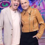 Xuxa Instagram - Daqui a pouquinho estreia o Portugal Show comandado por @rafaelportugal e nossa loira é a 1ª convidada ❌💋 Começa 22:15 no @multishow 🎡🎢 📸 @bladmeneghel Brinco @swarovski Equipe X
