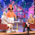 Xuxa Instagram - Daqui a pouquinho estreia o Portugal Show comandado por @rafaelportugal e nossa loira é a 1ª convidada ❌💋 Começa 22:15 no @multishow 🎡🎢 📸 @bladmeneghel Brinco @swarovski Equipe X