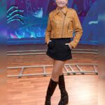 Xuxa Instagram - Daqui a pouquinho estreia o Portugal Show comandado por @rafaelportugal e nossa loira é a 1ª convidada ❌💋 Começa 22:15 no @multishow 🎡🎢 📸 @bladmeneghel Brinco @swarovski Equipe X