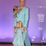 Xuxa Instagram - E hj foi a pré-estreia de @umafadaveiomevisitar 🧚🏻‍♀️❤️ Dia 12 em todos os cinemas! 🥰 📸 @bladmeneghel Equipe X