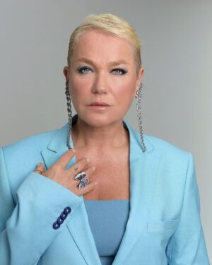 Xuxa Instagram - Dia de pré-estreia de @umafadaveiomevisitar 🧚🏻‍♀️❤️

Look @eduardo_guinle @miranda_castrooficial 
Make @edduhmakeup 
Fotos @bladmeneghel 

Equipe X