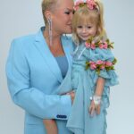 Xuxa Instagram - Dia de pré-estreia de @umafadaveiomevisitar 🧚🏻‍♀️❤️ Look @eduardo_guinle @miranda_castrooficial Make @edduhmakeup Fotos @bladmeneghel Equipe X
