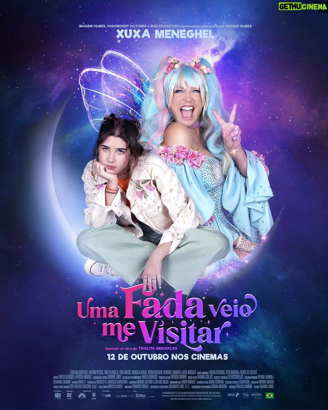 Xuxa Instagram - Revelado o terceiro pôster de #UmaFadaVeioMeVisitar 🧚🏻♂️ Parece que a Fada Tatu vai dar um trabalho pra Luna… 😅 mas aposto que ela vai se divertir muuuito nessa aventura mágica! Todo mundo convidado pra assistir @umafadaveiomevisitar, dia 12 de outubro só nos cinemas. 🌙