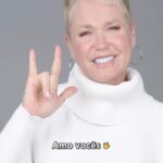 Xuxa Instagram - Dia de celebrar o amor por todas as formas de se comunicar 🤟🌍💋❤️ Equipe X