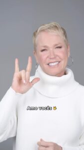 Xuxa Instagram - Dia de celebrar o amor por todas as formas de se comunicar 🤟🌍💋❤️ Equipe X