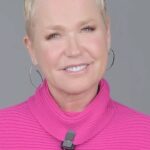 Xuxa Instagram - Estamos no Setembro Verde, o mês de conscientização e incentivo à doação de órgãos. Vocês sabiam que a lei no Brasil diz que a família é a responsável pela decisão final, não tendo mais valor a informação de doador de órgãos, que já chegou a ser registrada no documento de identidade? Por isso, deixei uma mensagem de apoio pra campanha. Eu sou doadora de órgãos, e vocês? #doeórgãos #doaçãodeórgãos #digasim #setembroverde #grupodefígadorj @grupodefigadoriodejaneiro @sonerjoficial