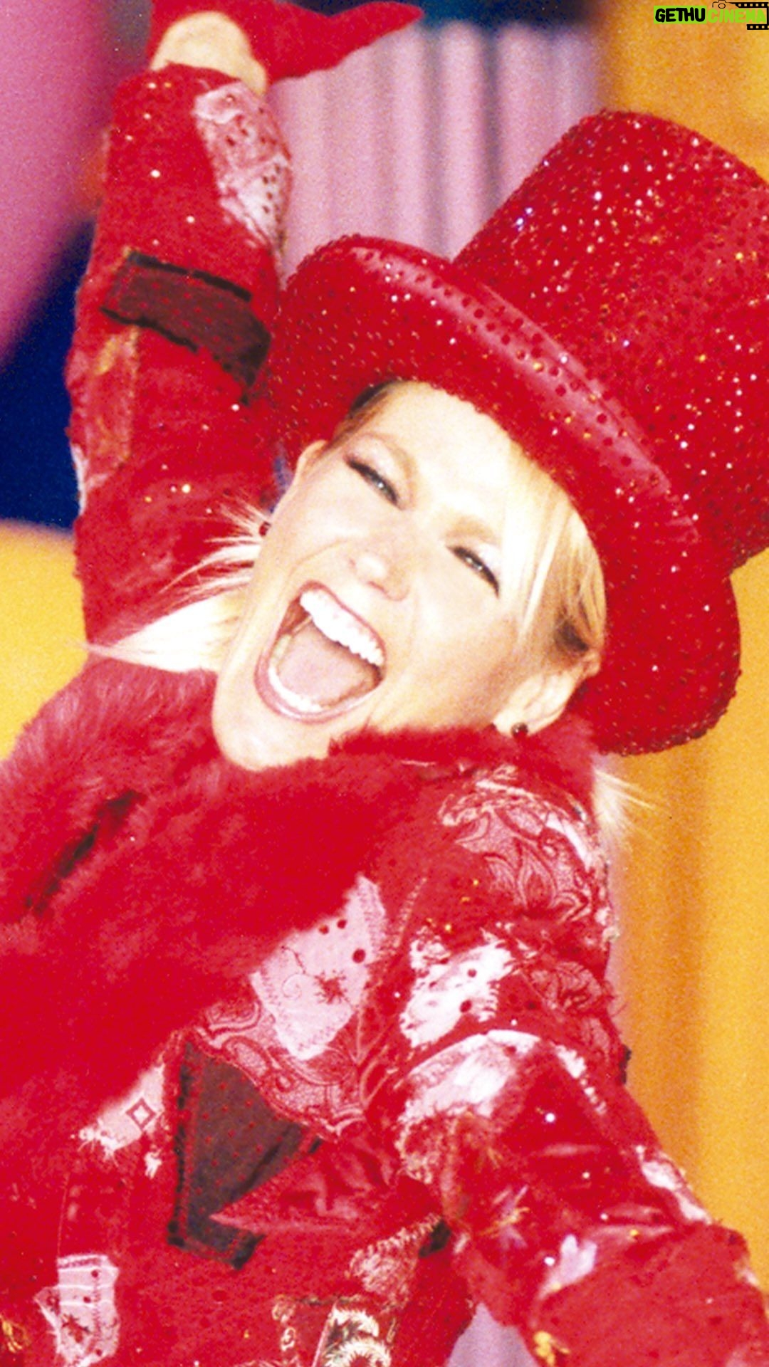 Xuxa Instagram - O circo já chegou 🎪🤡 O XSPB 5 - Xuxa Circo já tá disponível no canal oficial da loira em alta qualidade 😍 Link na BIO Equipe X