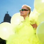 Xuxa Instagram - Faltam 5 dias pra participação da loira no Universo Spanta. Quem aí tá contando os dias pra cair na folia? ✨🥳❌ @spantanenem Fotos @bladmeneghel Equipe X