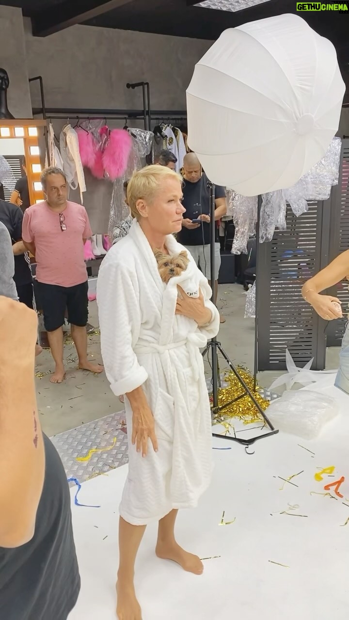 Xuxa Instagram - Um gostinho do que está por vir daqui a pouquinho no palco do @naviodaxuxa ✨🎉🚢 Equipe X
