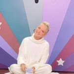 Xuxa Instagram - Uma campanha pra ficar na história ✨💞 Vacine quem você ama ❤💉 @minsaude Equipe X