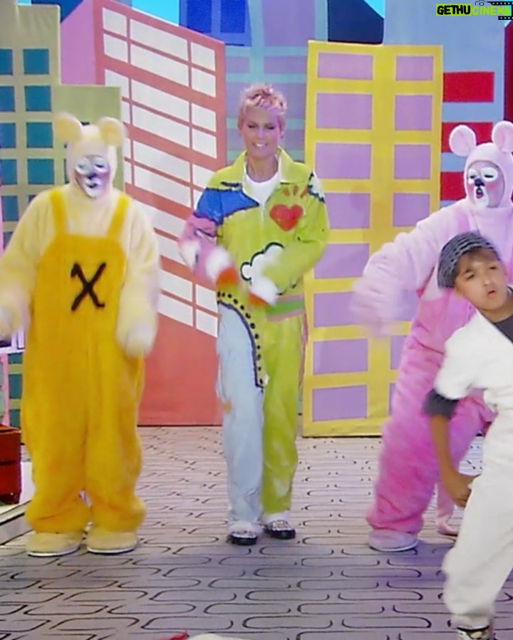 Xuxa Instagram - XSPB em alta definição! As edições 9, 10 e 11 já tão disponíveis no canal oficial do YouTube 🎉 O link tá na BIO ❌❤ Equipe X