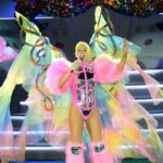Xuxa Instagram - Foi lindo ver a energia de vcs… bgda bgda bgda 💋💋❌❤️ @naviodaxuxa Fotos @bladmeneghel Make @edduhmakeup Stylist @michellyx @txiello_